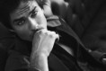 /album/famoso-dos-meus-sonhos/ian-look-7-close-up-on-couch-996x665-jpg/